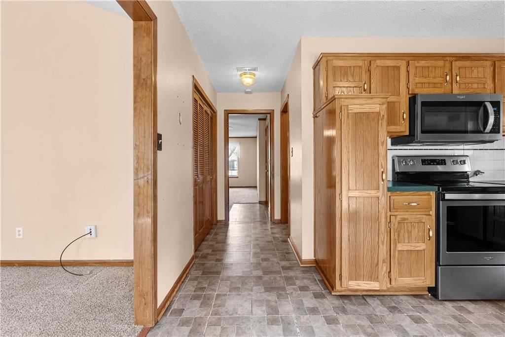 Photo 11 of 31 - 1213 DEAN Drive