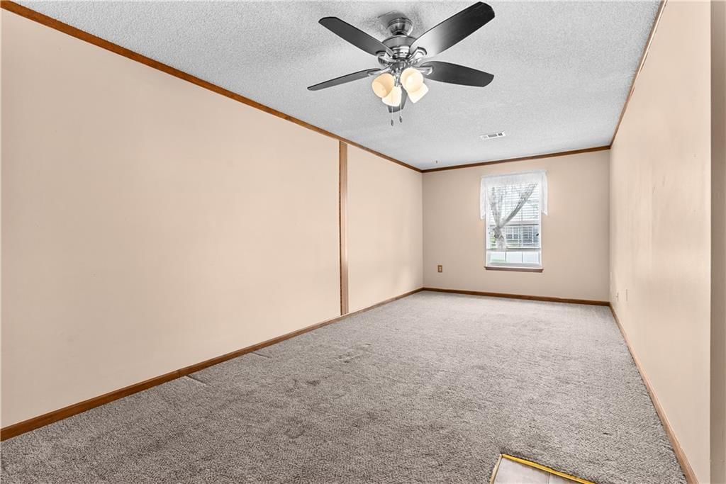 Photo 12 of 31 - 1213 DEAN Drive