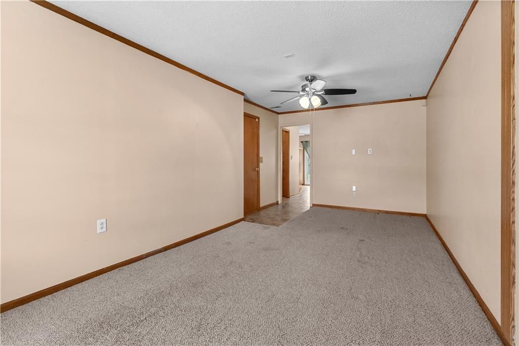 Photo 13 of 31 - 1213 DEAN Drive