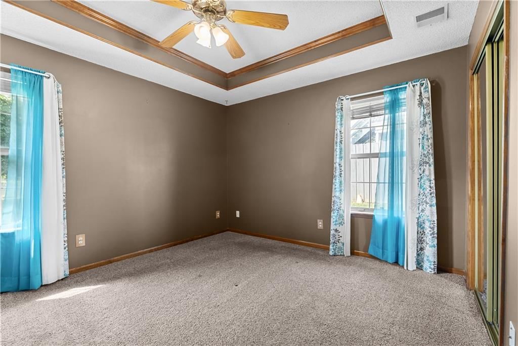 Photo 15 of 31 - 1213 DEAN Drive