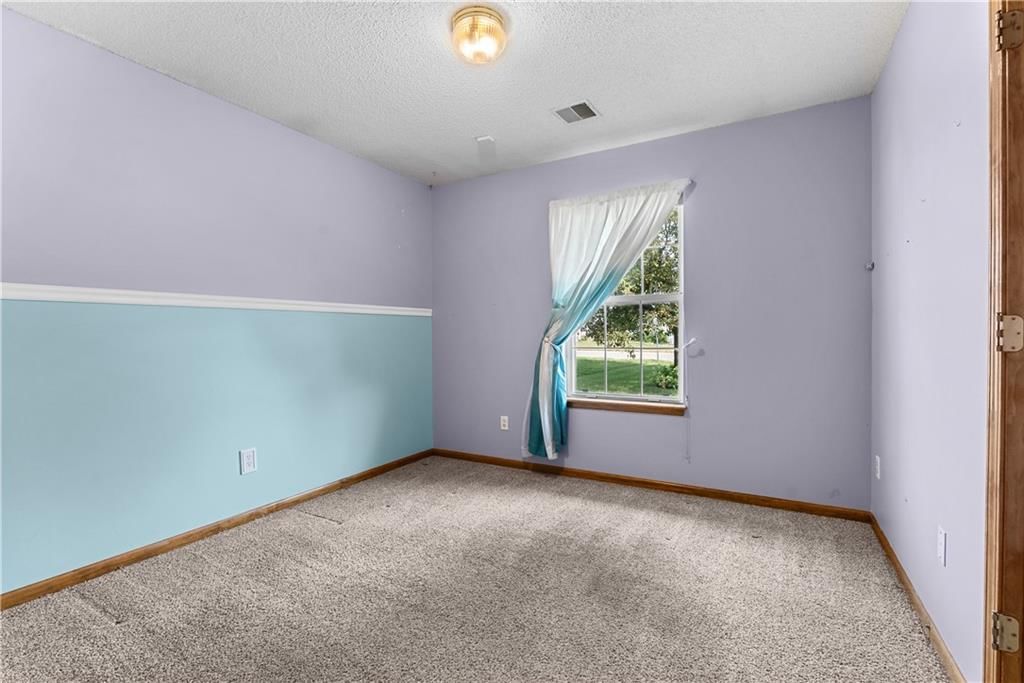Photo 18 of 31 - 1213 DEAN Drive