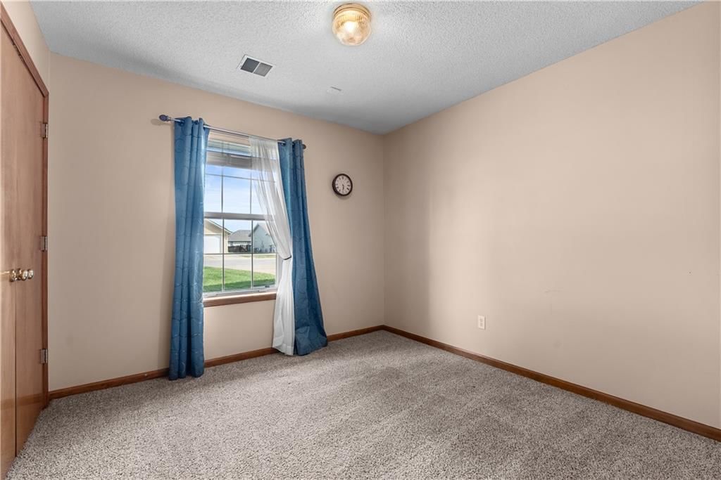Photo 19 of 31 - 1213 DEAN Drive