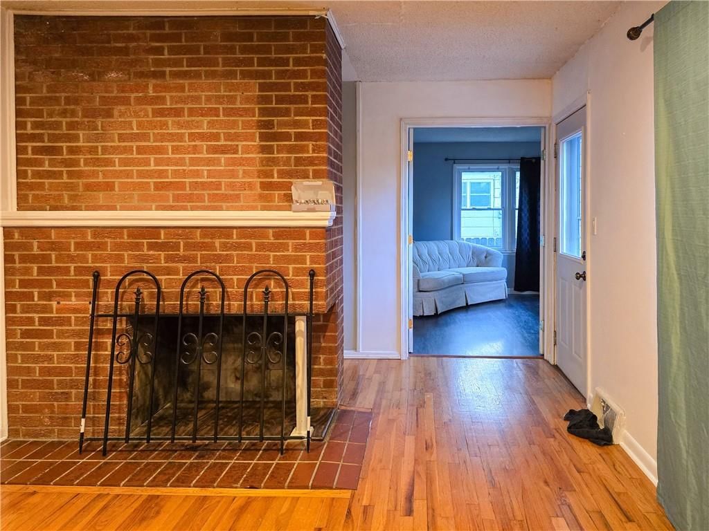 Photo 5 of 37 - 409 E 15th Street