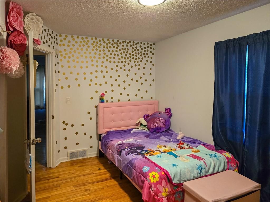 Photo 16 of 37 - 409 E 15th Street