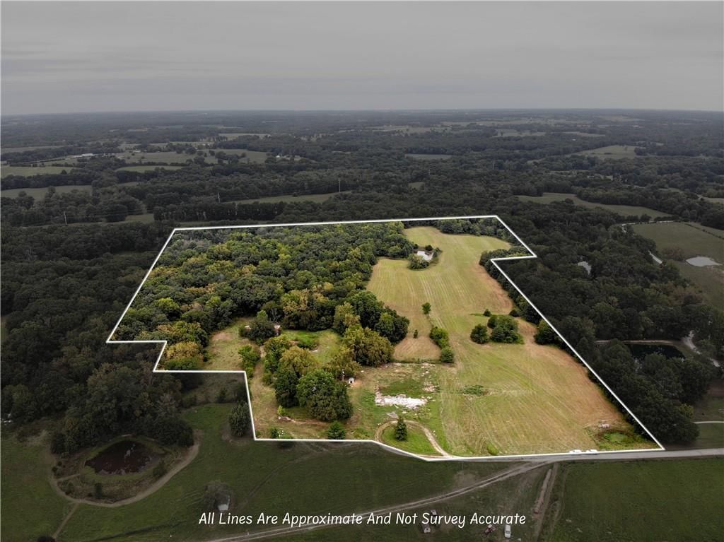 887 NE 771P Road, Windsor, MO
