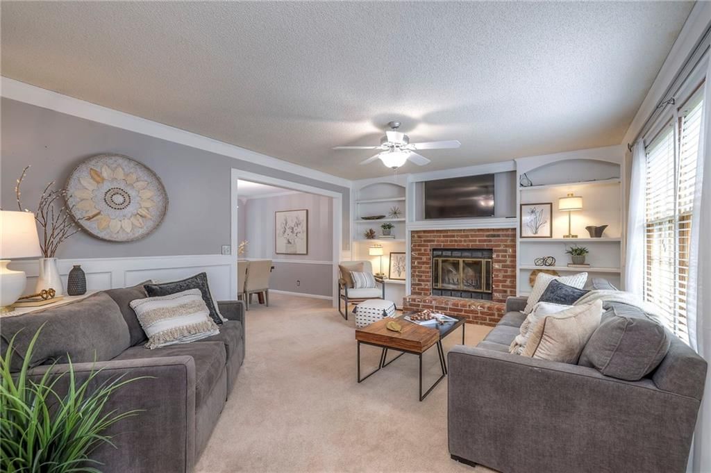Photo 4 of 38 - 14445 Brentwood Drive