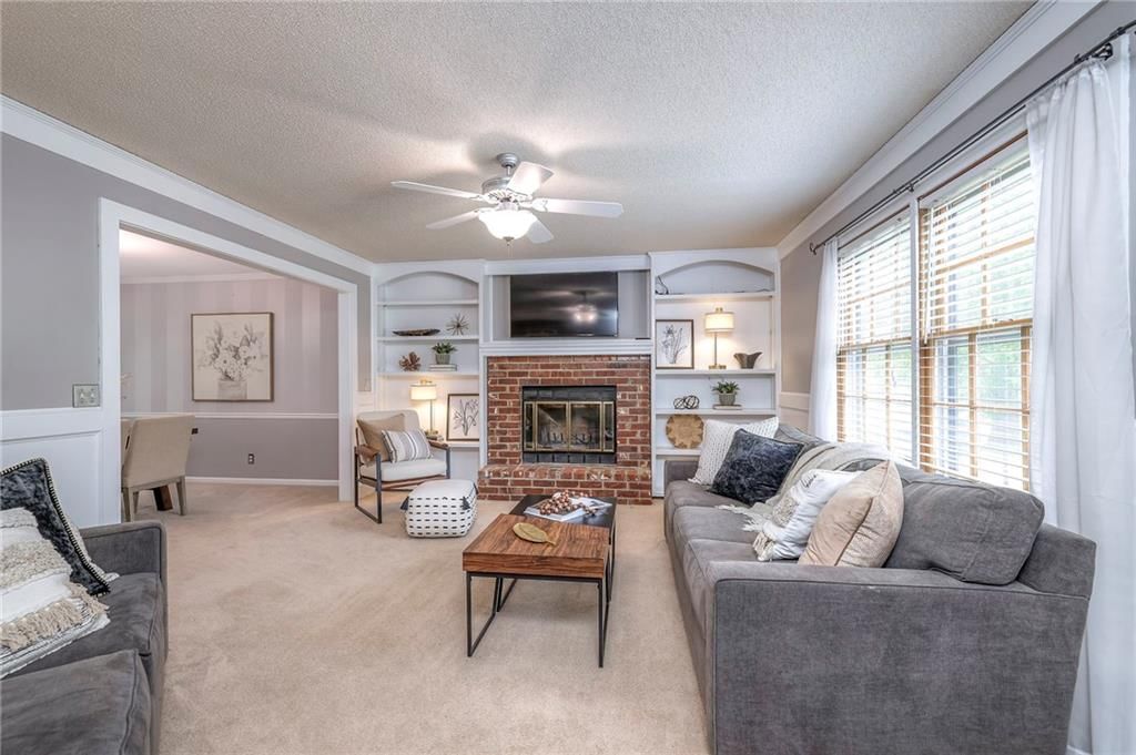 Photo 5 of 38 - 14445 Brentwood Drive