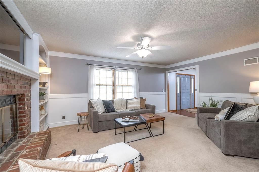 Photo 6 of 38 - 14445 Brentwood Drive