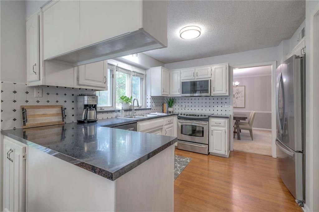 Photo 12 of 38 - 14445 Brentwood Drive