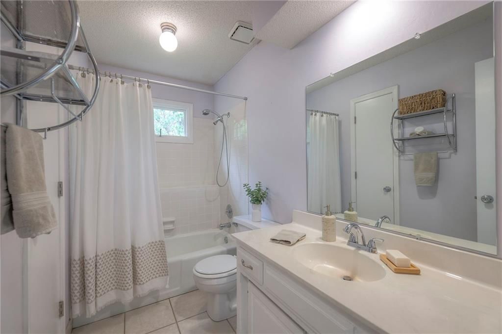 Photo 23 of 38 - 14445 Brentwood Drive