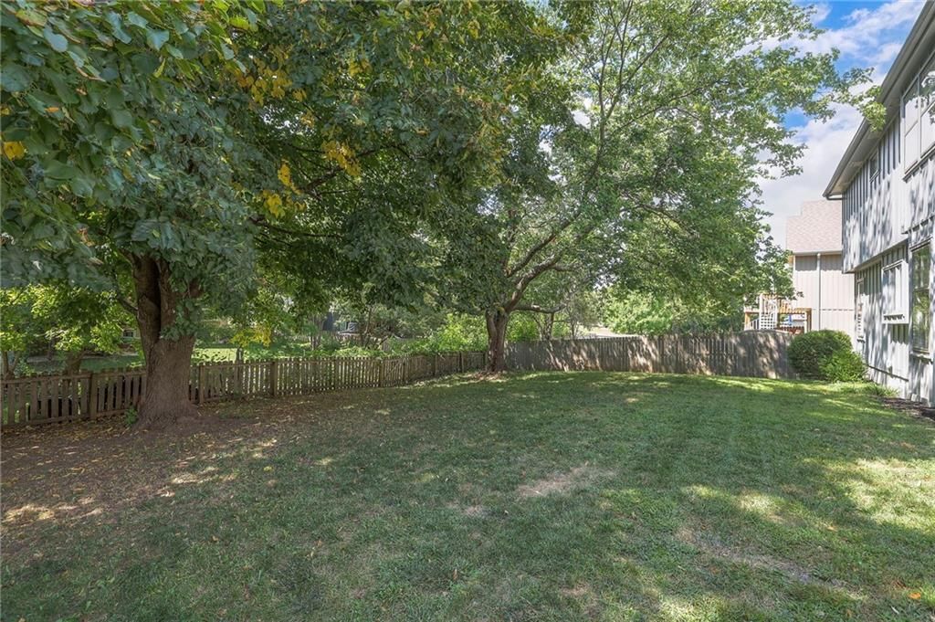 Photo 29 of 38 - 14445 Brentwood Drive