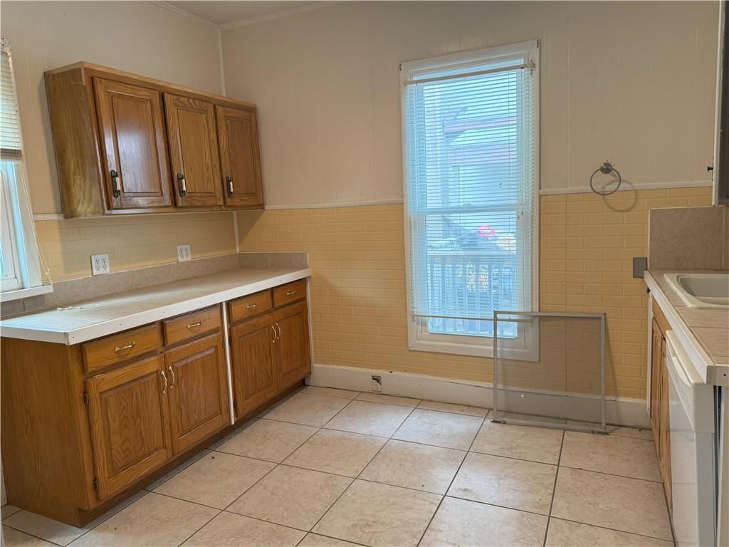 Photo 12 of 16 - 518 N Osage Street
