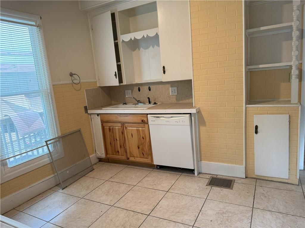 Photo 13 of 16 - 518 N Osage Street
