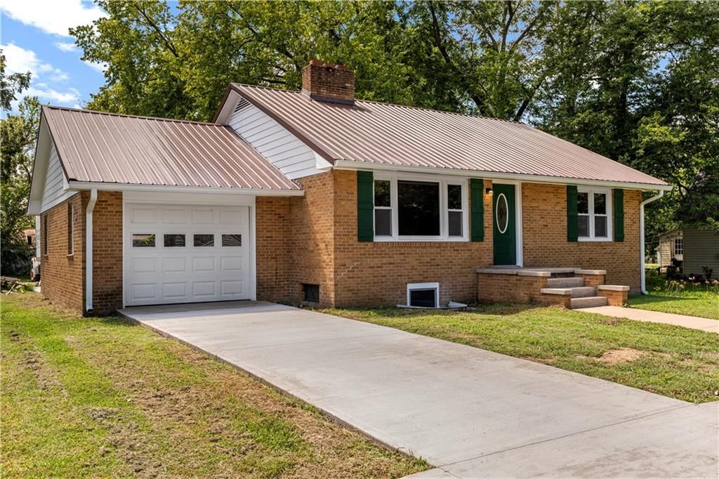 115 W Walnut Street, Rich Hill, MO