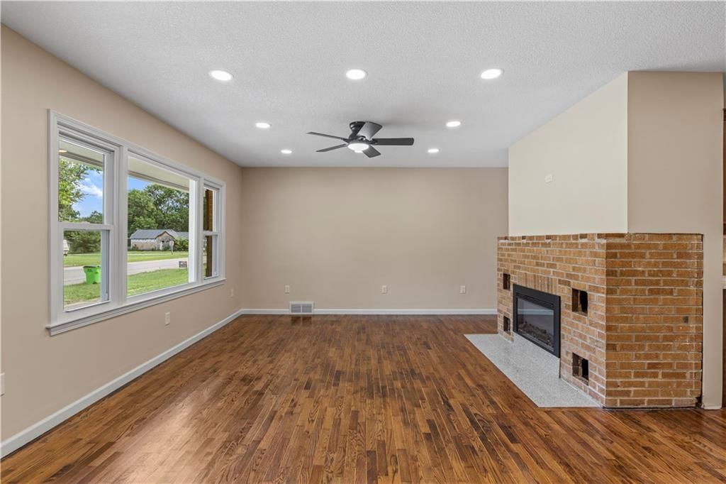 115 W Walnut Street — photo 9