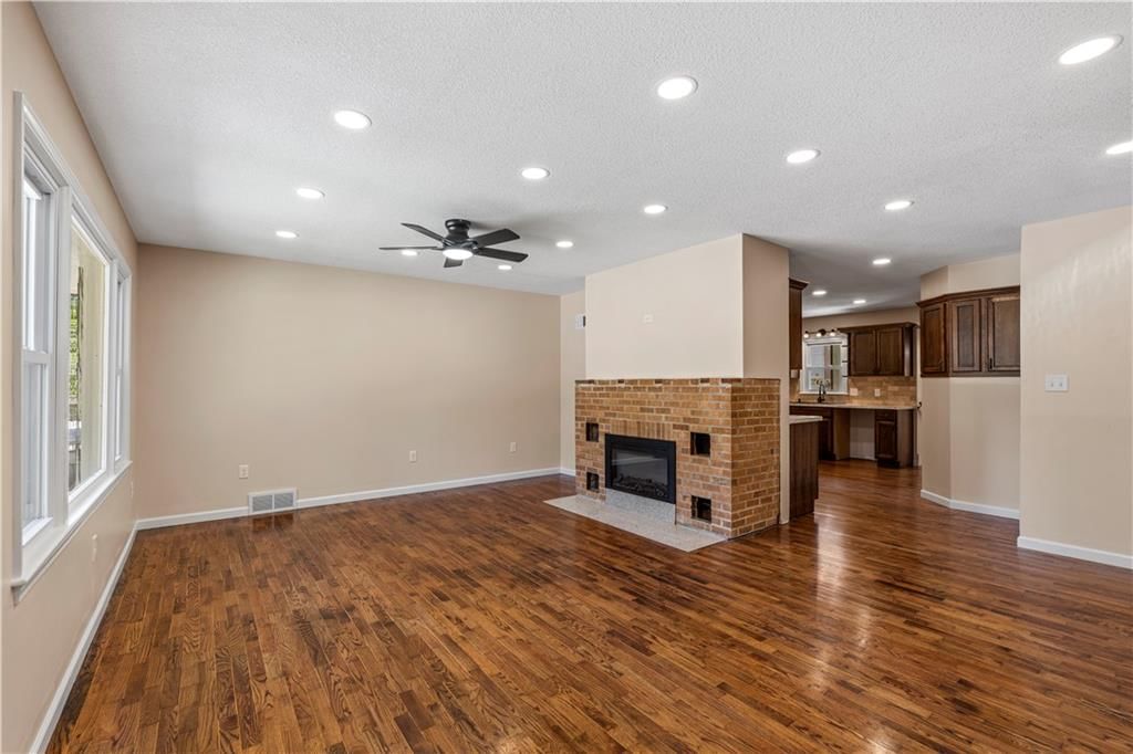 115 W Walnut Street — photo 10