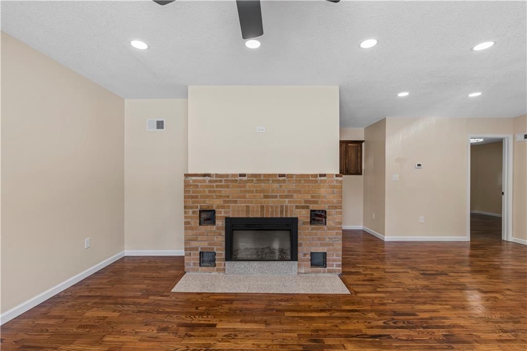 115 W Walnut Street — photo 11