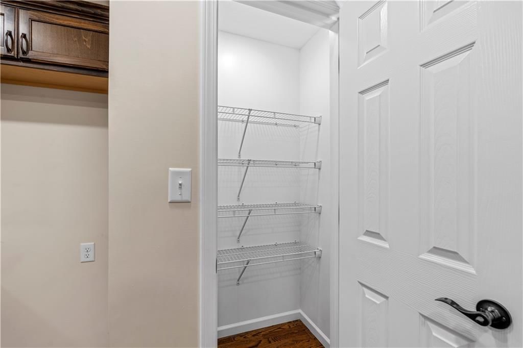 115 W Walnut Street — photo 16