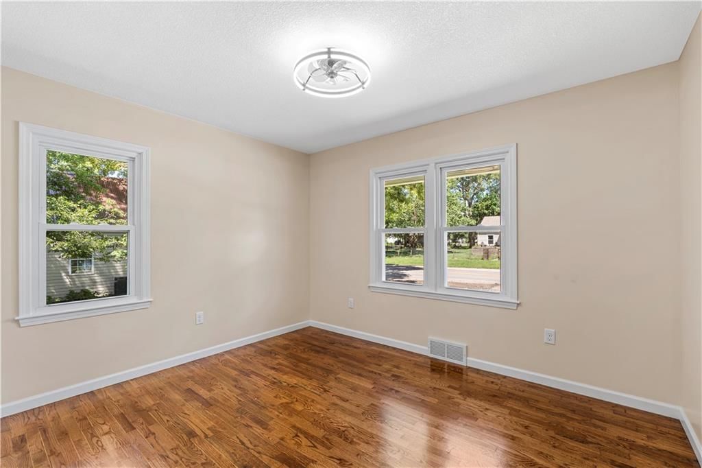 115 W Walnut Street — photo 19