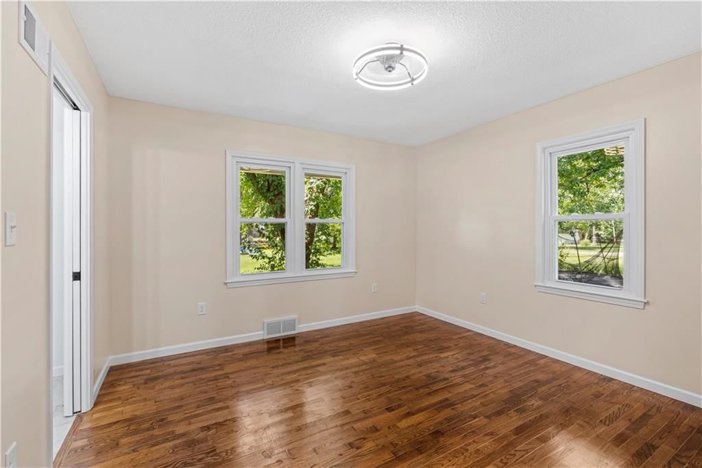 115 W Walnut Street — photo 24