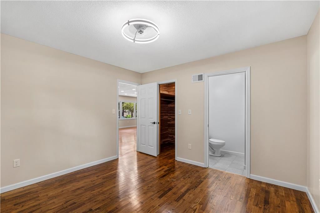 115 W Walnut Street — photo 25
