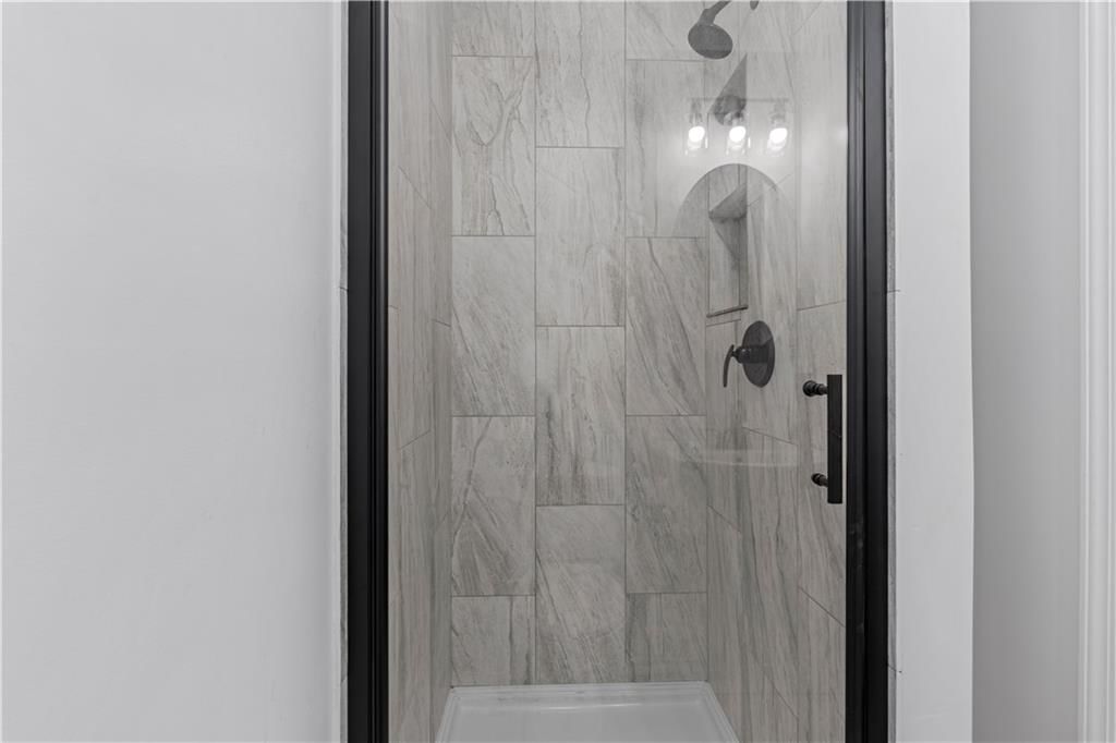 115 W Walnut Street — photo 27