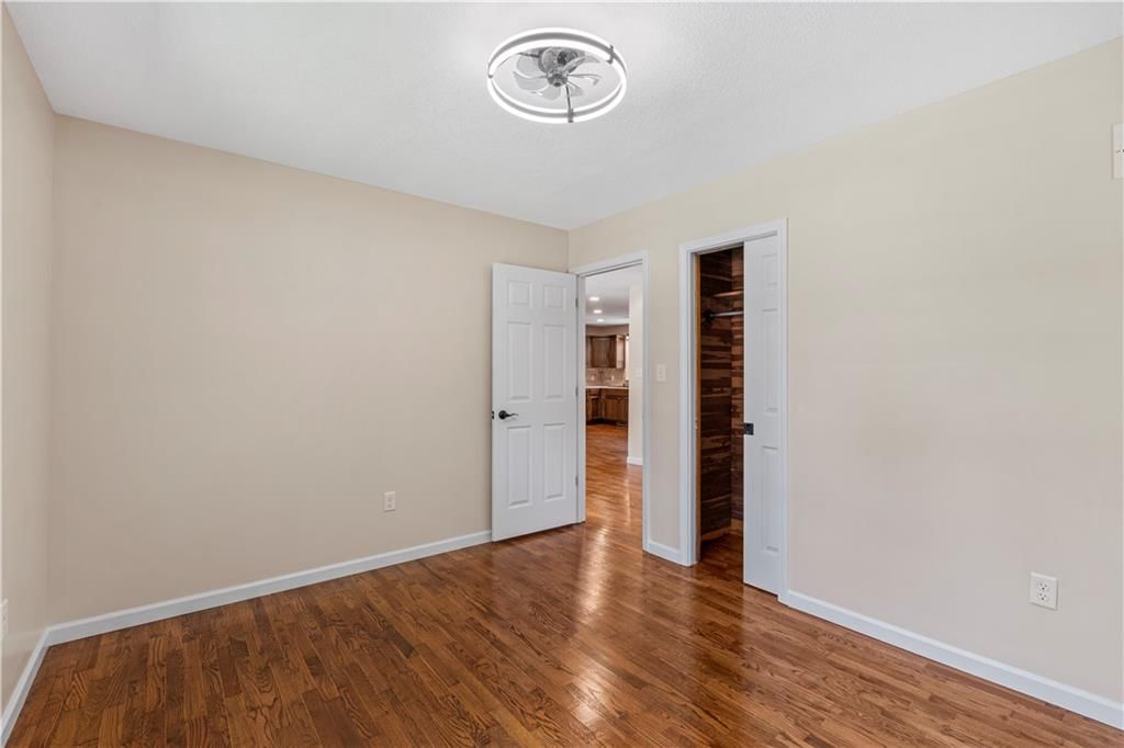 115 W Walnut Street — photo 29