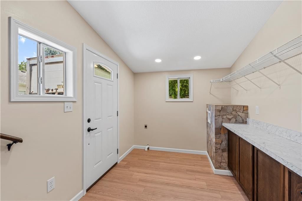 115 W Walnut Street — photo 30