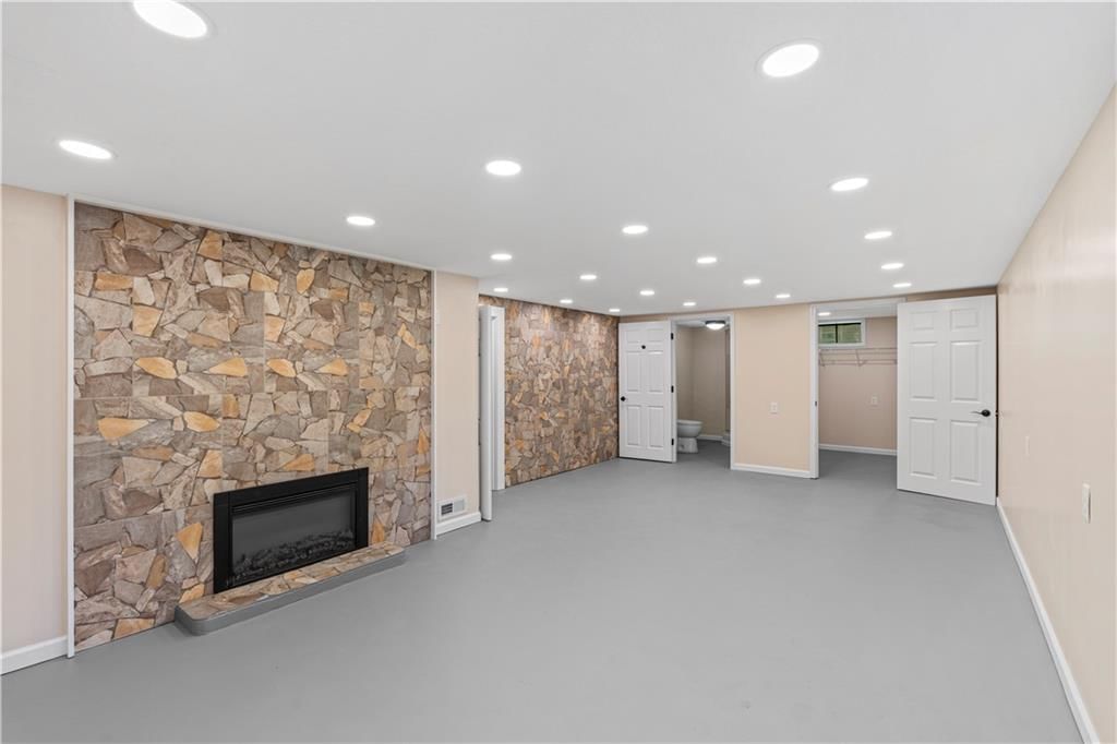 115 W Walnut Street — photo 33