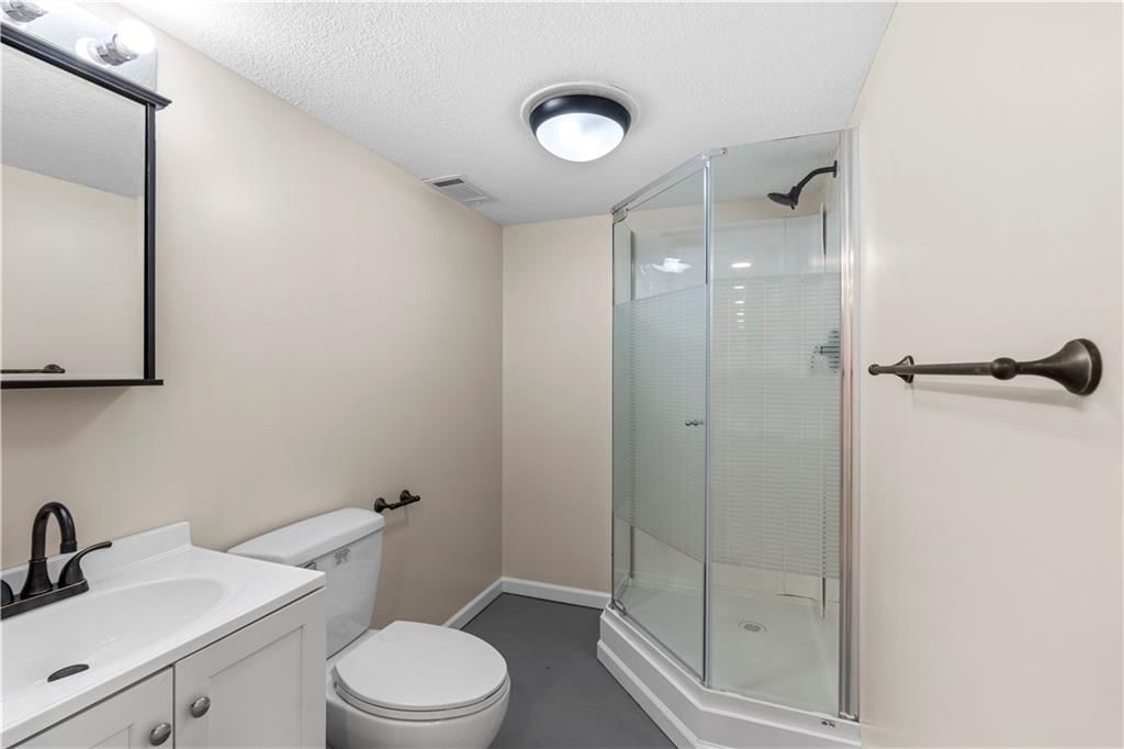 115 W Walnut Street — photo 35
