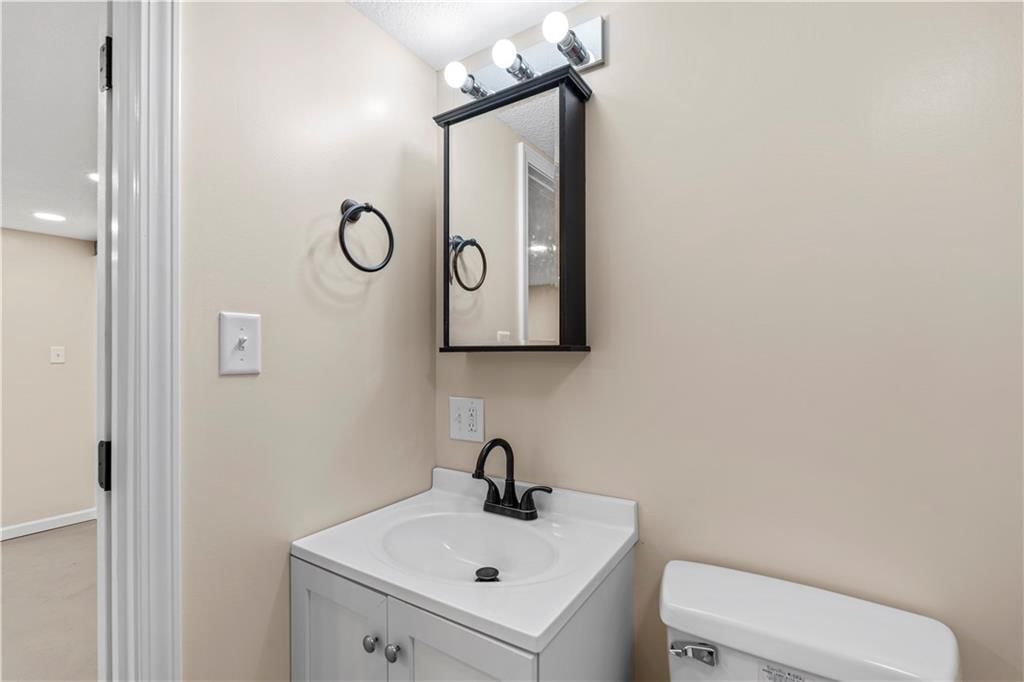 115 W Walnut Street — photo 36