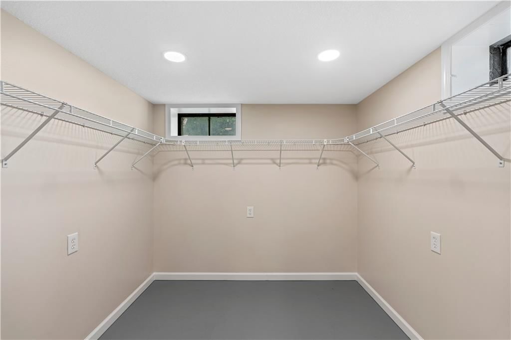 115 W Walnut Street — photo 38