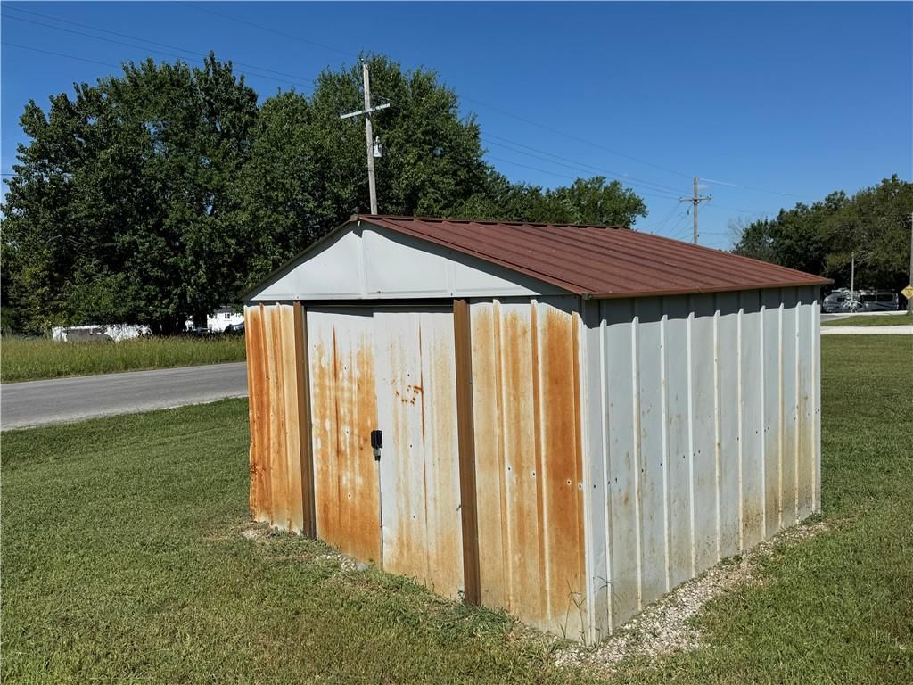 Photo 6 of 10 - 273 N Linn Valley Drive