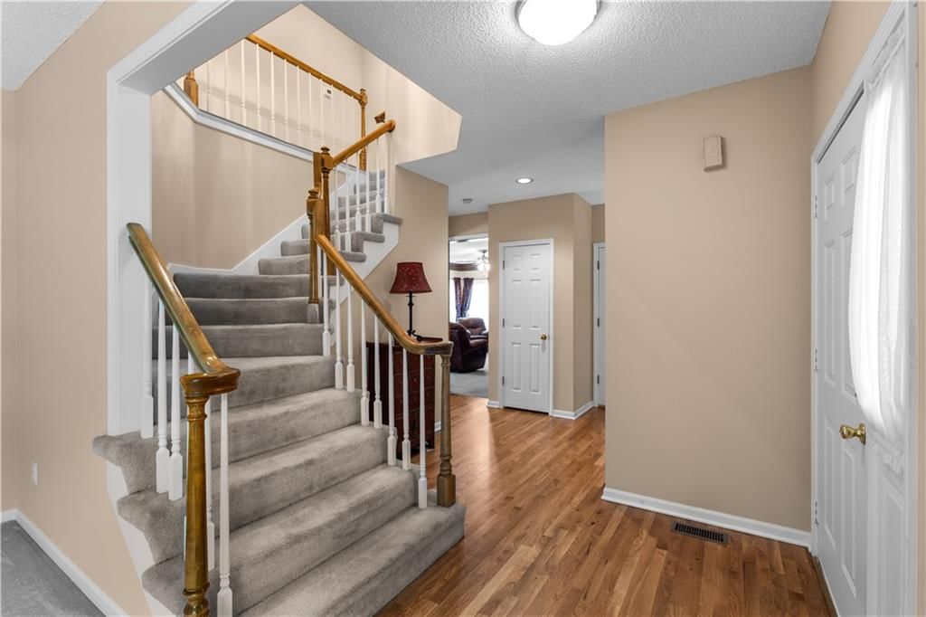 16134 W 80th Street — photo 2
