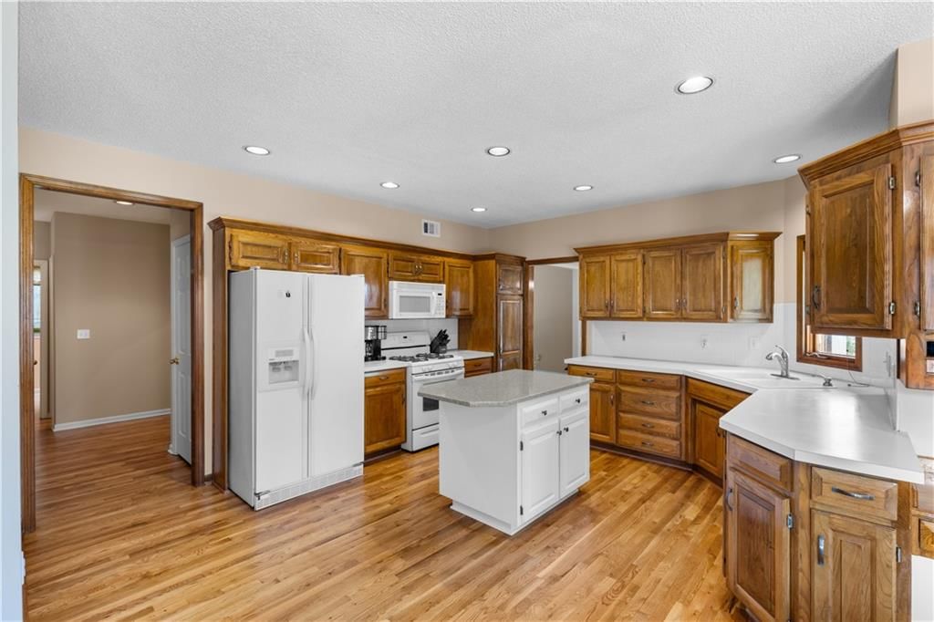 16134 W 80th Street — photo 5