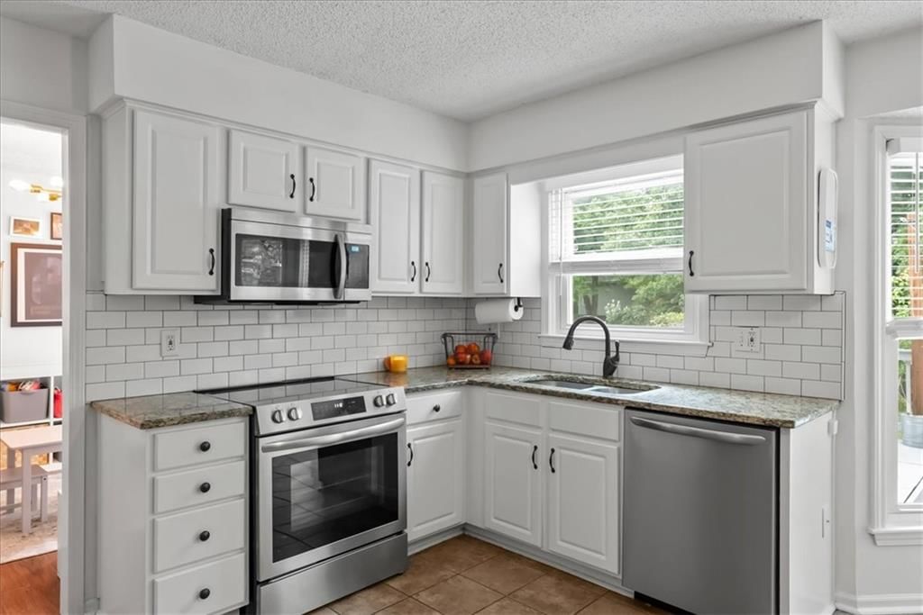 Photo 11 of 34 - 1604 W Cedar Street
