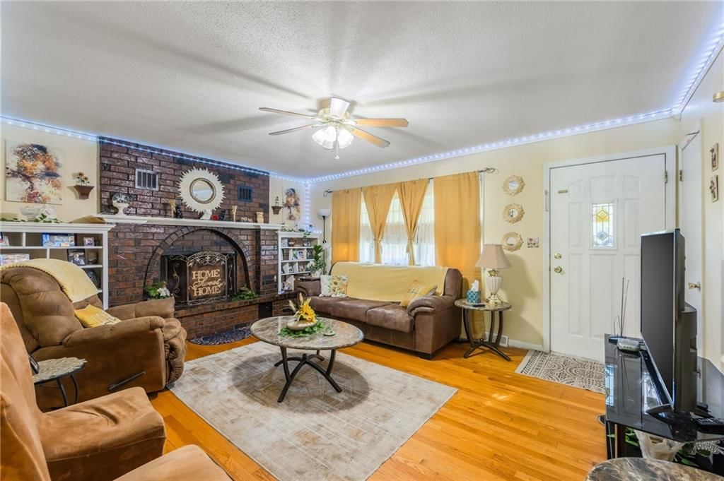 Photo 11 of 32 - 914 S 76th Street