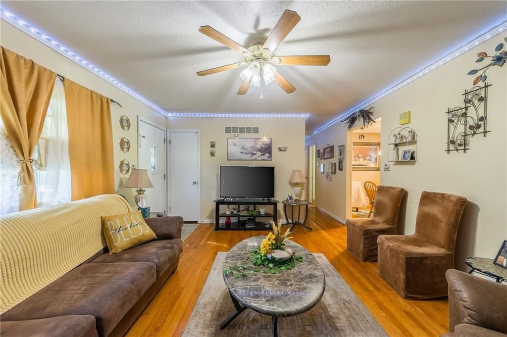 Photo 13 of 32 - 914 S 76th Street