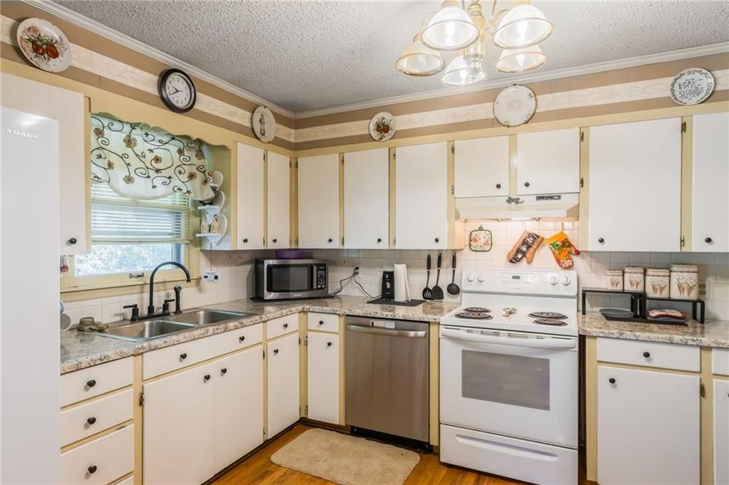 Photo 17 of 32 - 914 S 76th Street