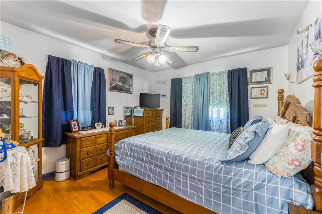 Photo 19 of 32 - 914 S 76th Street