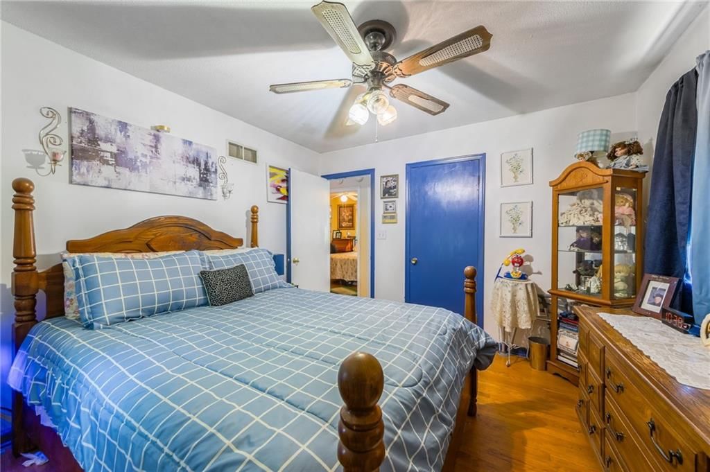 Photo 20 of 32 - 914 S 76th Street