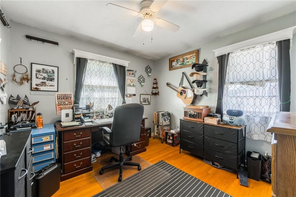 Photo 21 of 32 - 914 S 76th Street