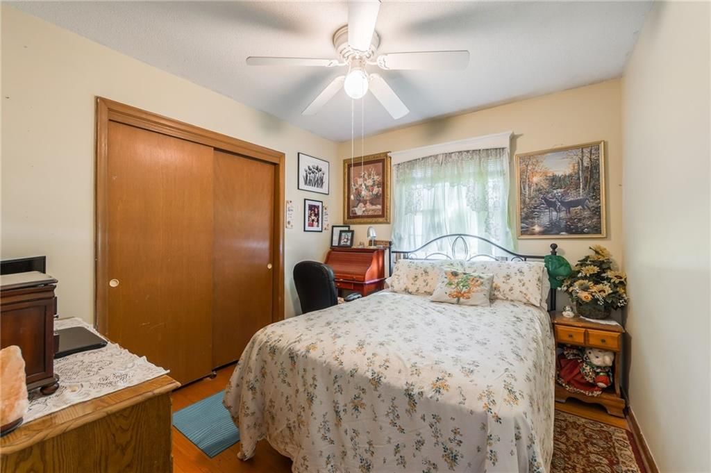 Photo 23 of 32 - 914 S 76th Street