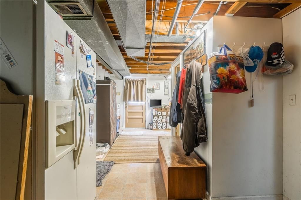 Photo 24 of 32 - 914 S 76th Street
