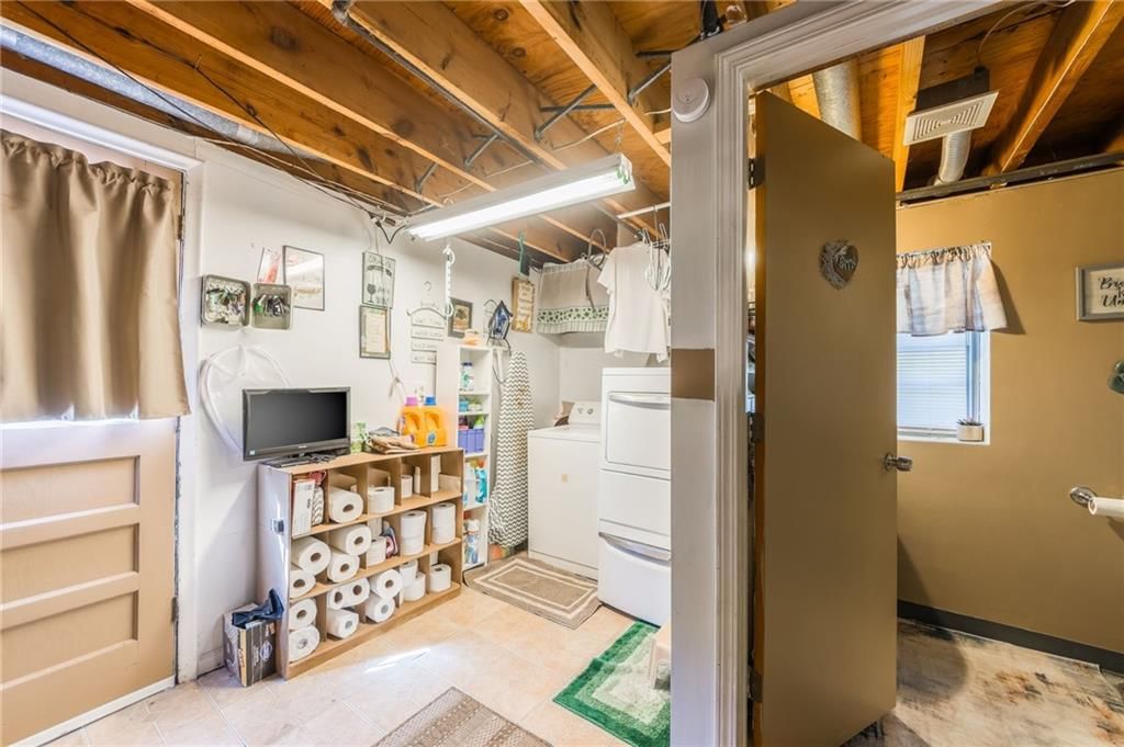 Photo 25 of 32 - 914 S 76th Street