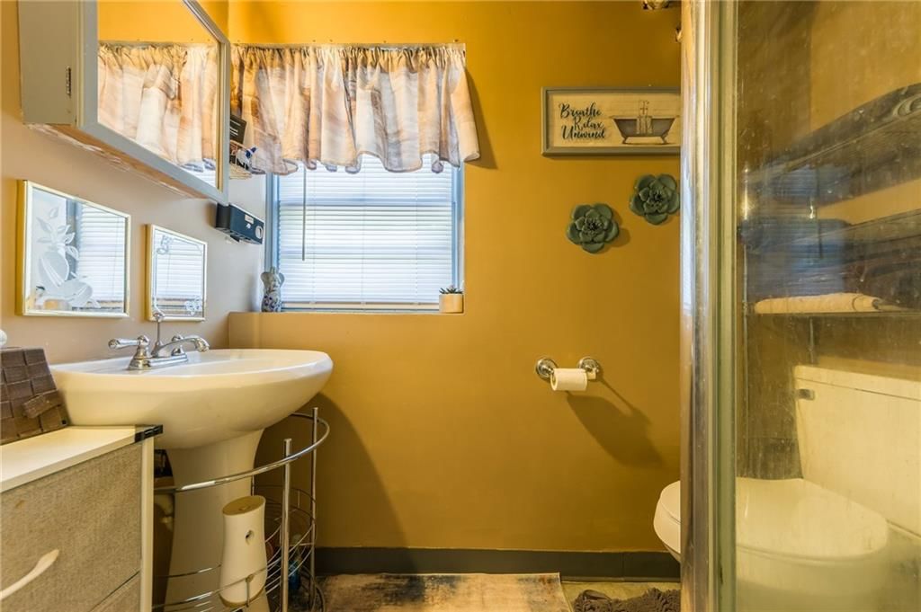 Photo 26 of 32 - 914 S 76th Street
