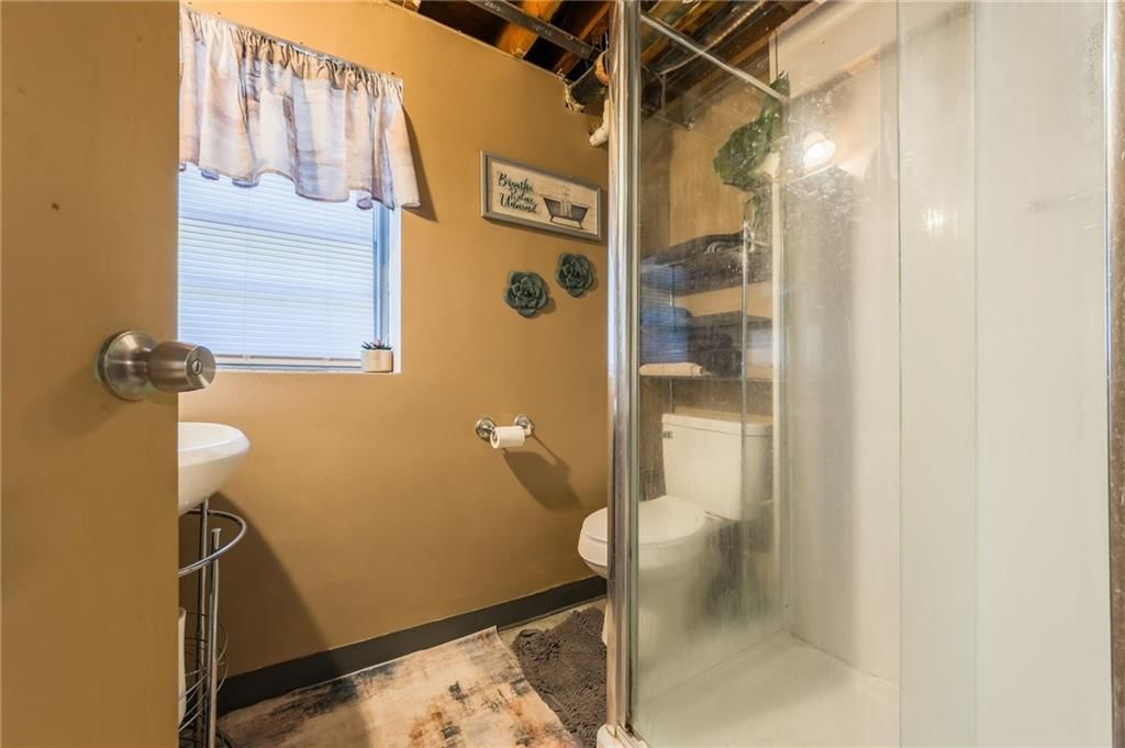 Photo 28 of 32 - 914 S 76th Street