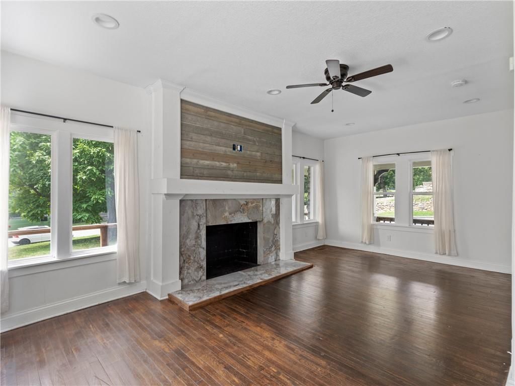 Photo 10 of 33 - 3901 Manheim Road