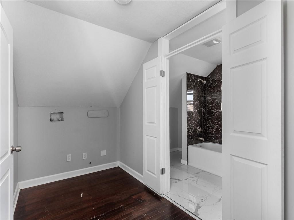 Photo 26 of 33 - 3901 Manheim Road