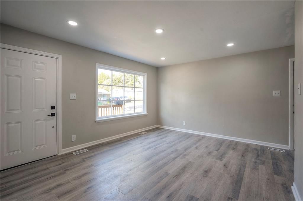 6403 E 153rd Street — photo 2
